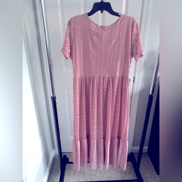 💖Wear Pink💖 Pink eyelet Dress - Picture 1 of 7
